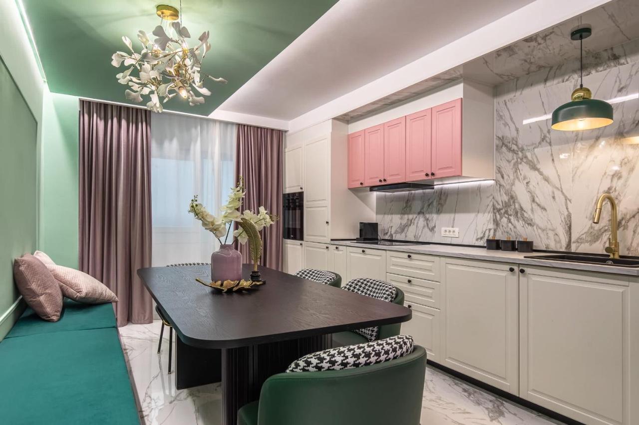 Holt - Leagues And Words Under The Sea Apartament Bucureşti