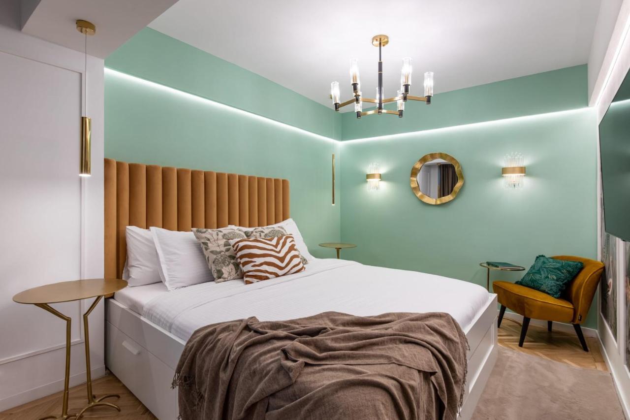 Apartament Holt - Leagues And Words Under The Sea